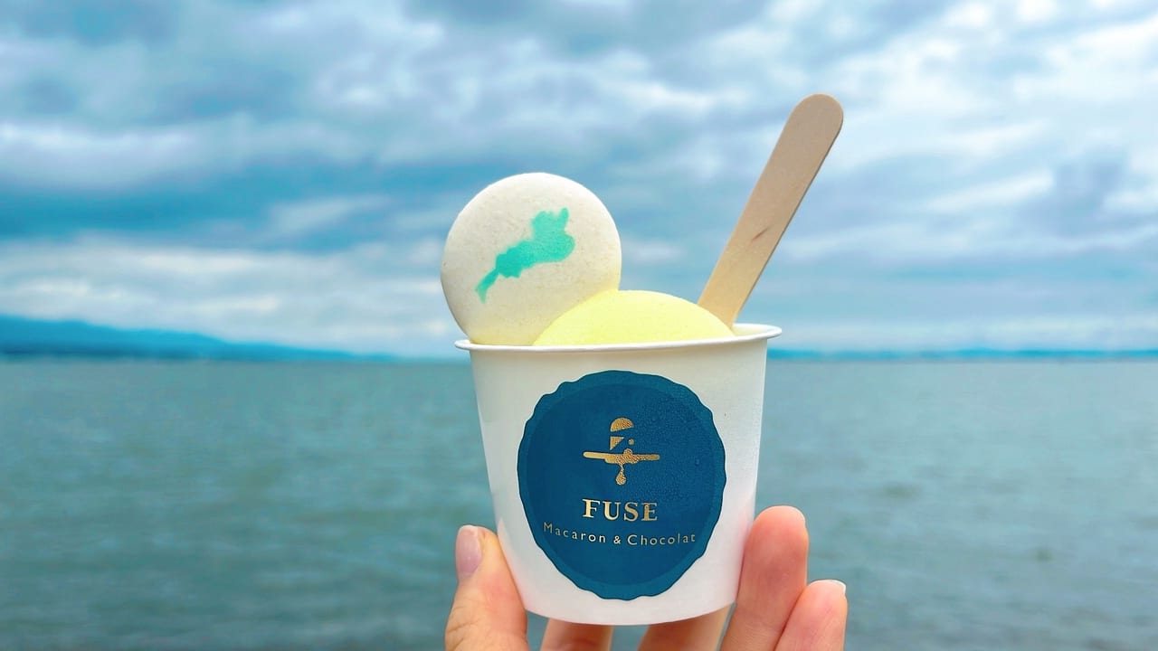 琵琶湖の湖畔で食べるFUSEのアイスクリーム