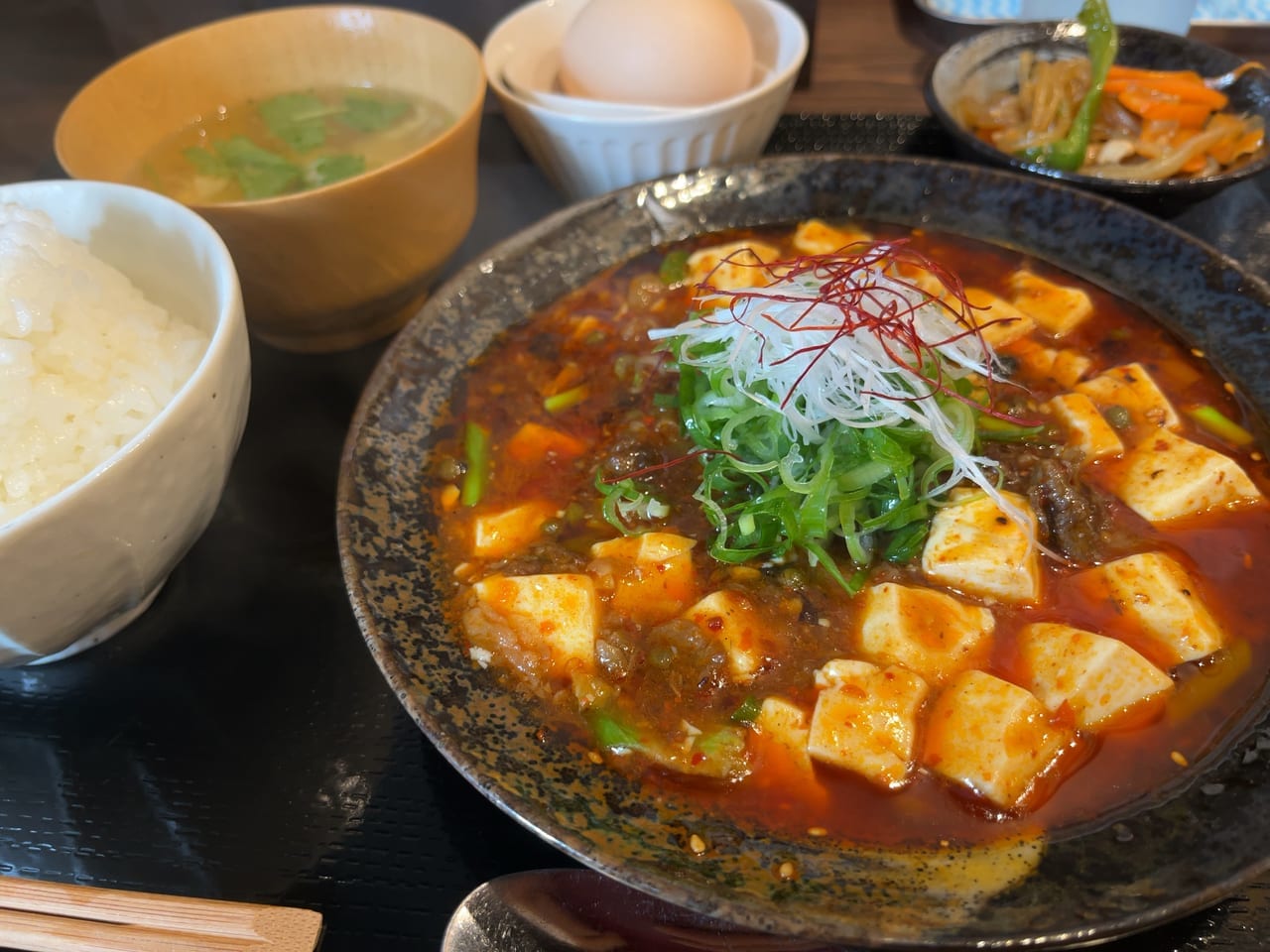 カラーズの近江牛麻婆豆腐定食の写真