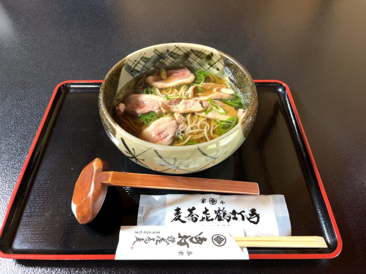 坂本にある鶴㐂の鴨蕎麦。温かい蕎麦