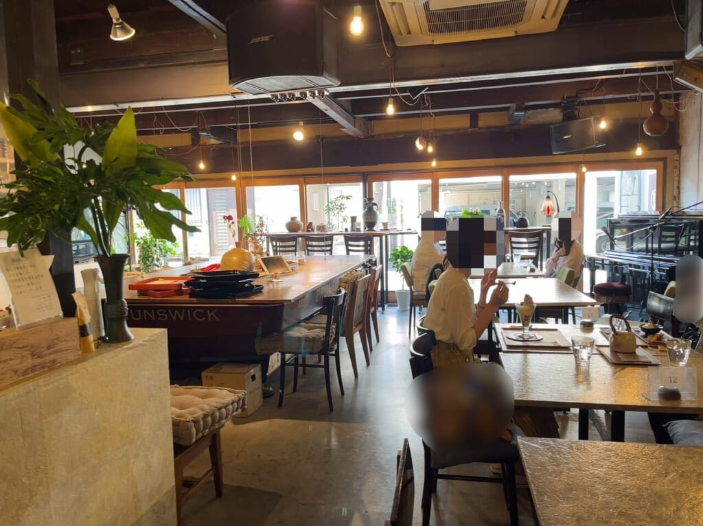 大津駅近くにあるカフェ「マルレ」の店内の様子