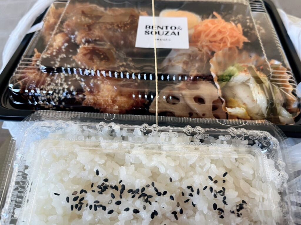 おごと温泉近くのお弁当屋さんつめるコメルのチキンカツ弁当