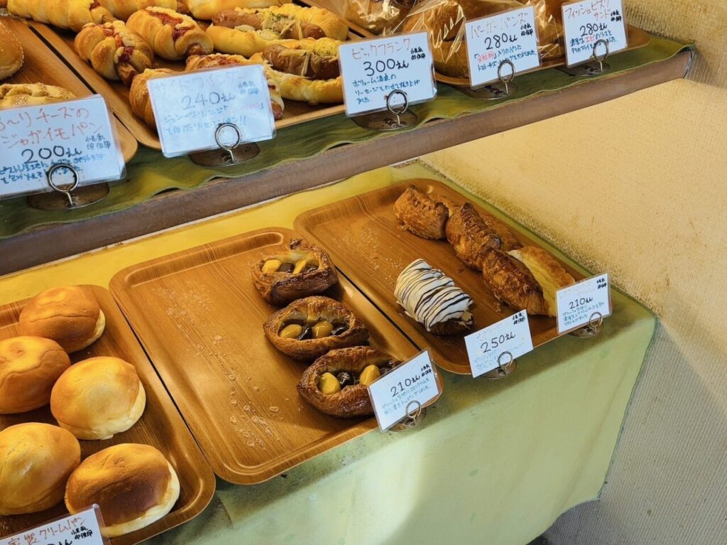 Boulangerie at homeで販売されているパン。お手頃価格